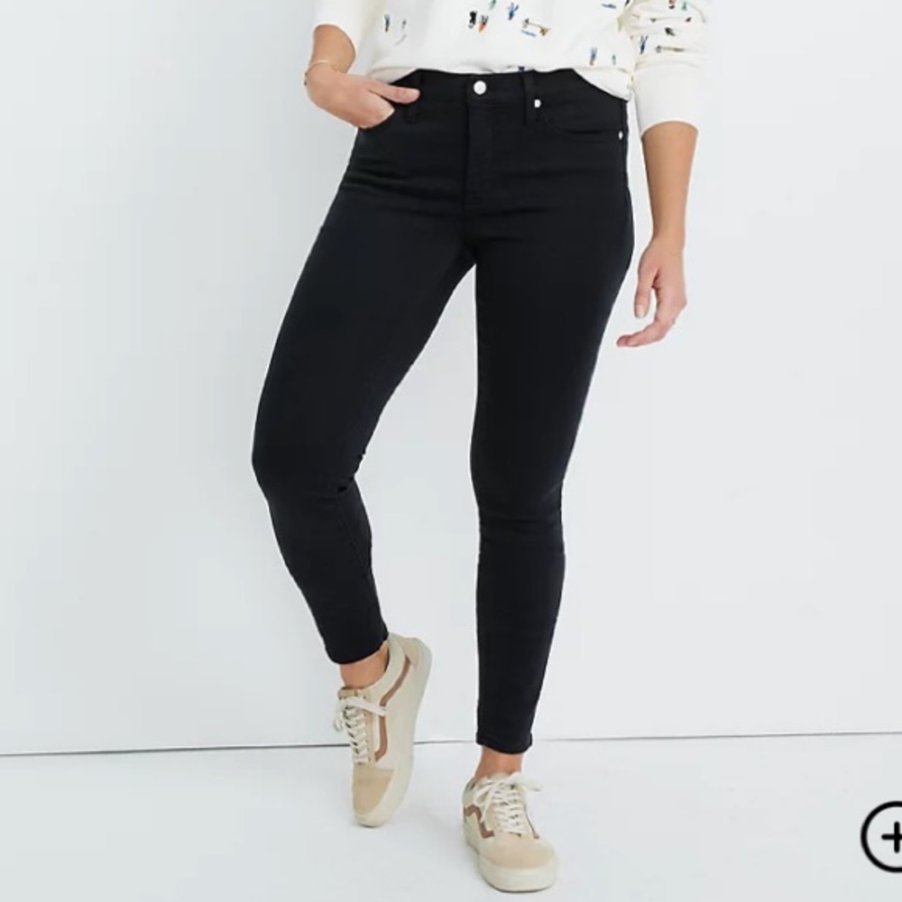 9" Mid-Rise Skinny Jeans